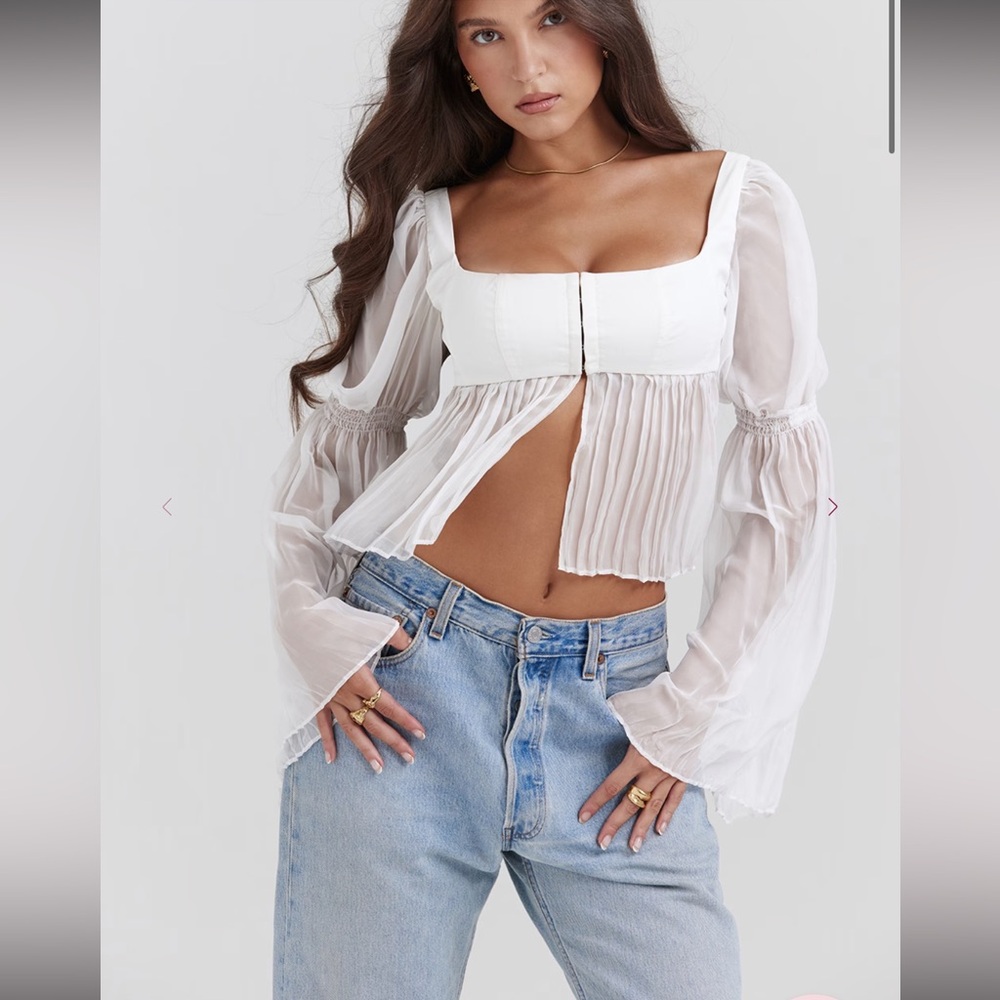 NWOT House of cb Lucie White Pleated Top